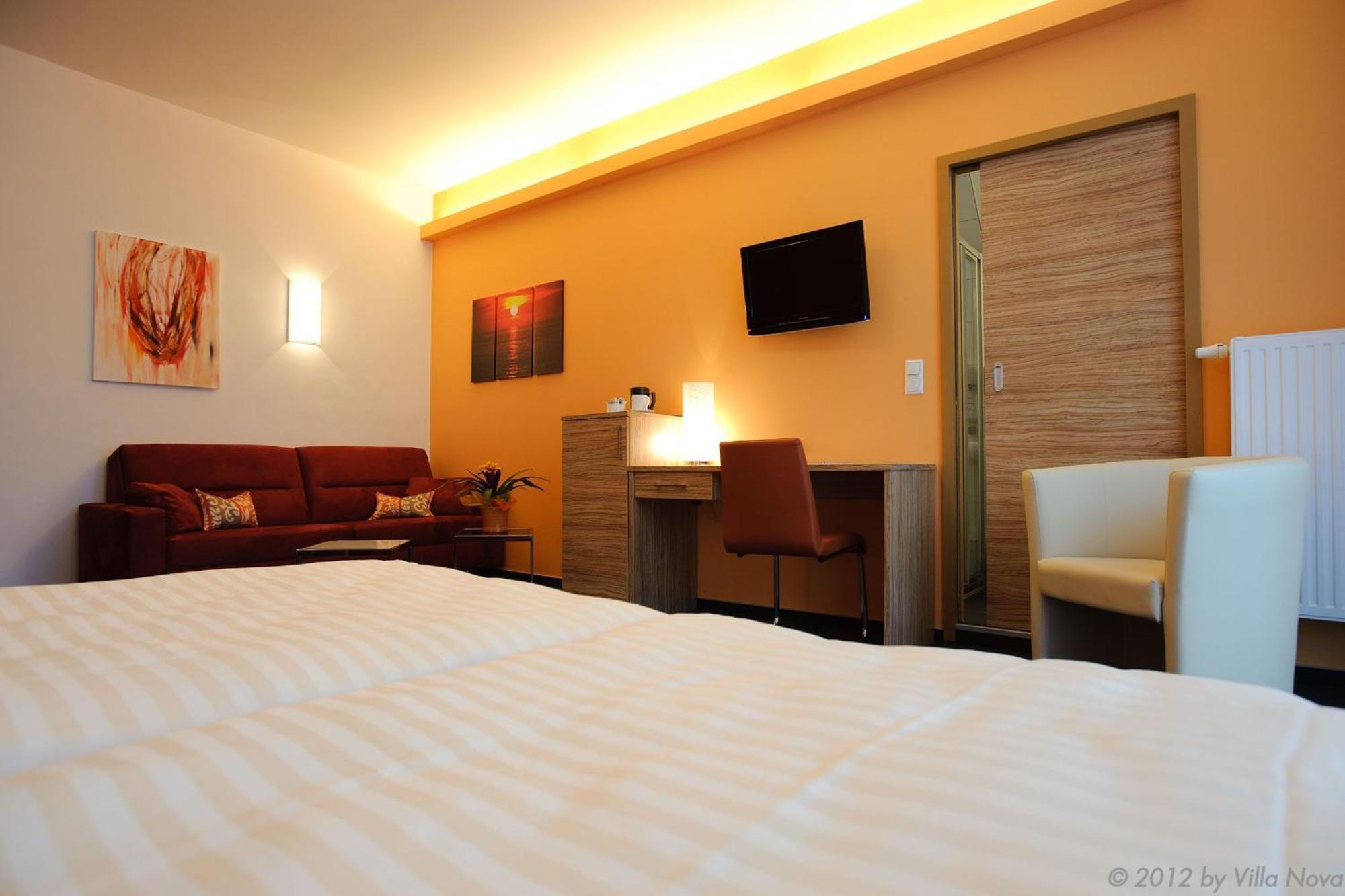 Villa Nova - Hotel Garni Вайдхофен-ан-дер-Ибс Экстерьер фото
