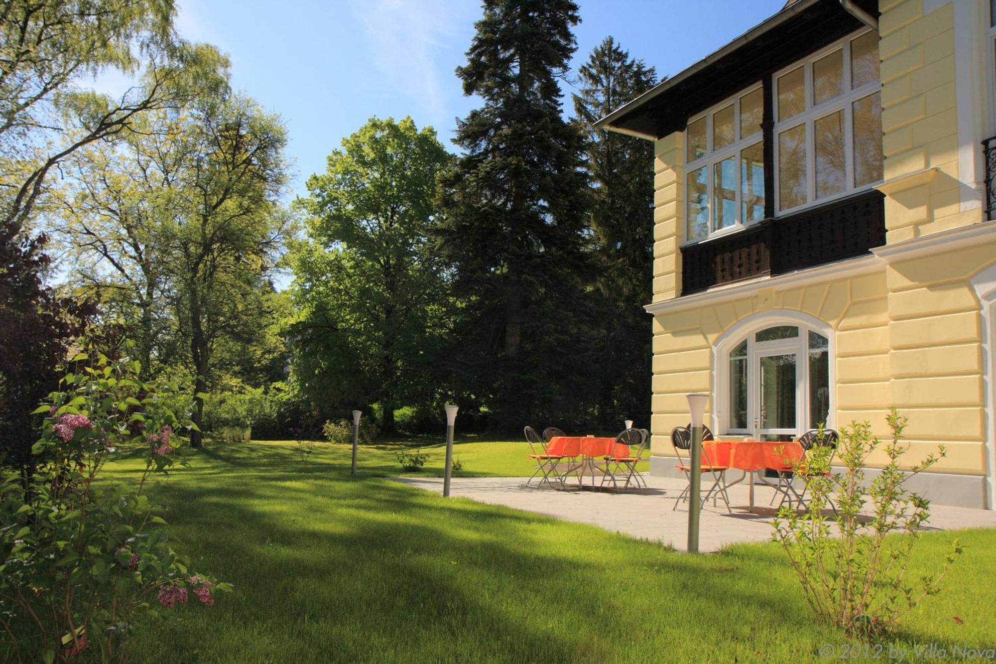 Villa Nova - Hotel Garni Вайдхофен-ан-дер-Ибс Экстерьер фото